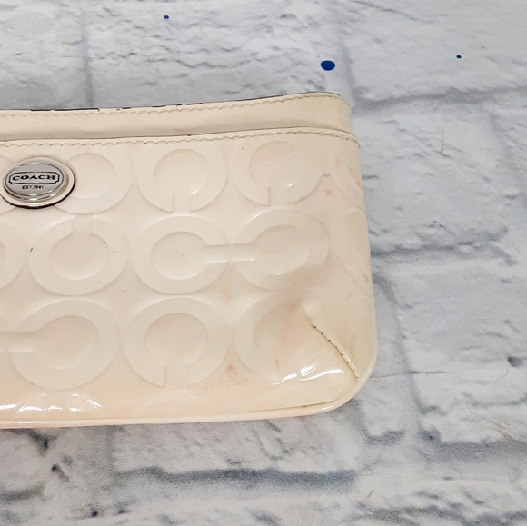 Coach cream patent leather wristlet, wallet - Picture 7 of 14